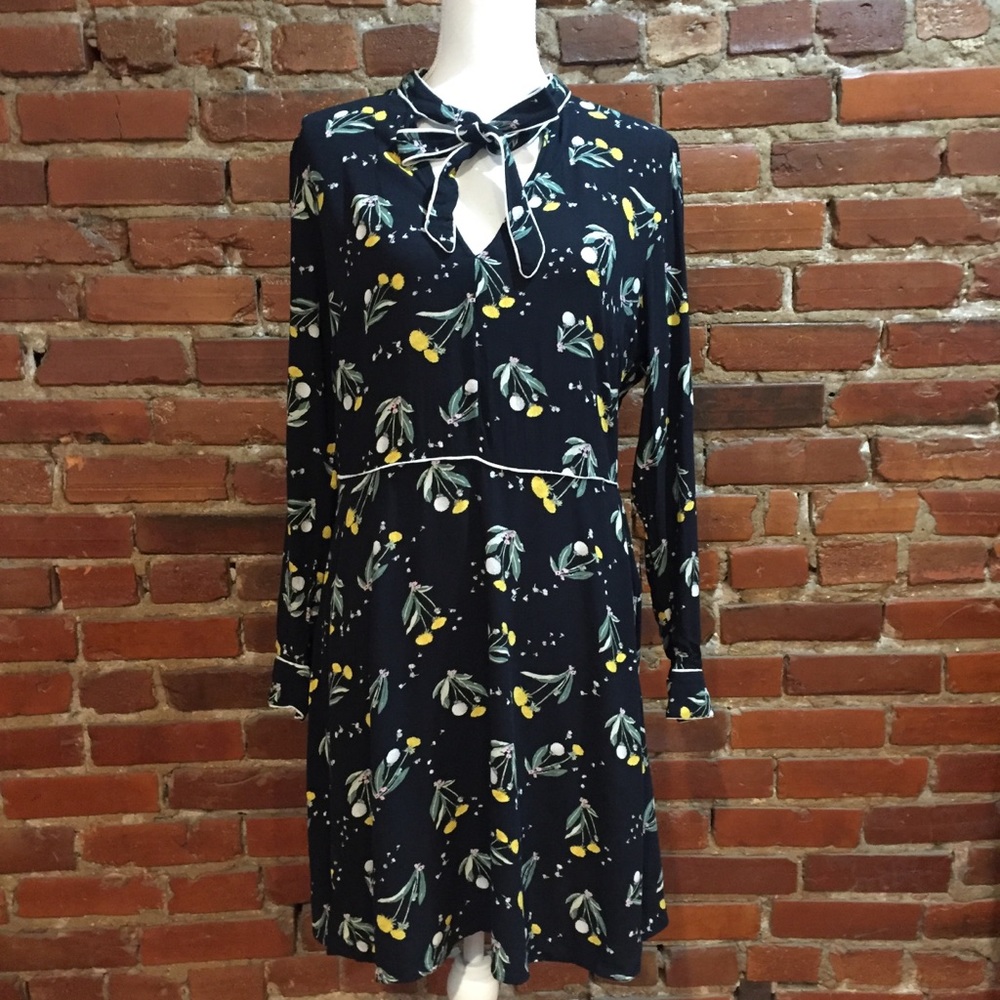 Dandelion print dress w/ pussy bow